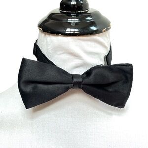 Satin Adjustable Bow Tie Black